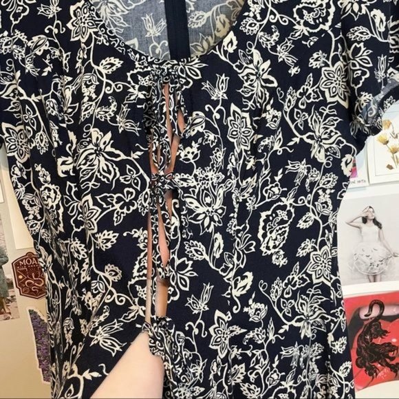 VINTAGE FAIRYCORE FAECORE TIE FRONT FIT N FLARE SHORT SLEEVE DRESS L BLUE WHITE - Picture 3 of 8